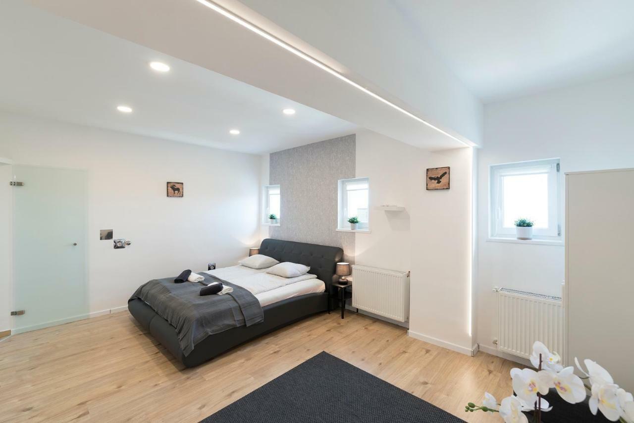 Apartman Of Madach *